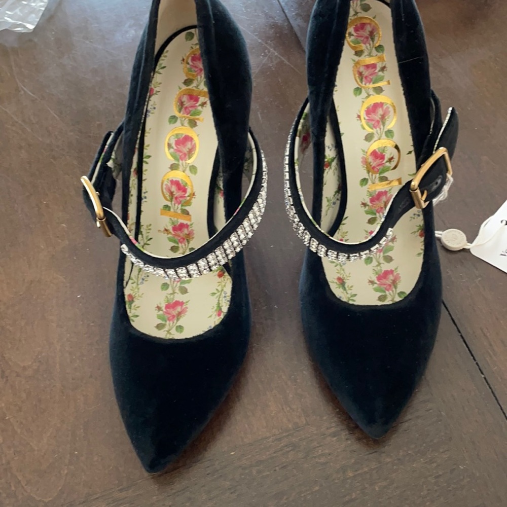 Gucci Black Velvet w/Rhinestone Pump 37.5